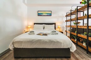 Sanders Home Suites - Inviting Downtown Studio