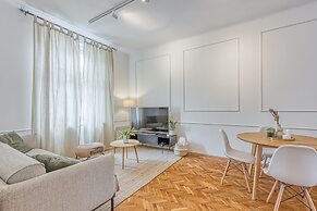 Spacious Apartment In Heart Of Zagreb