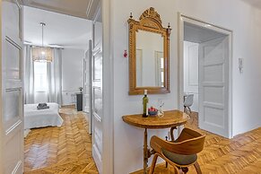 Spacious Apartment In Heart Of Zagreb