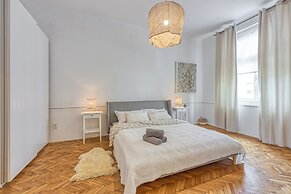 Spacious Apartment In Heart Of Zagreb