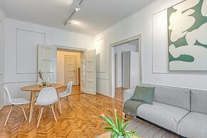 Spacious Apartment In Heart Of Zagreb