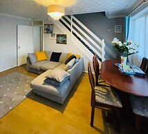 Villa - Sleeps 6 - Pets Ok - Pool - Parking