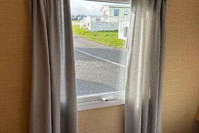 Newquay - Caravan - Sleeps 8 - Parking - Seaside