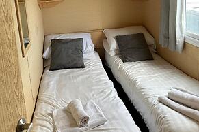 Newquay - Caravan - Sleeps 8 - Parking - Seaside