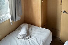 Newquay - Caravan - Sleeps 8 - Parking - Seaside