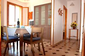 Air-conditioned Yoko Holiday Home for 5 Guests