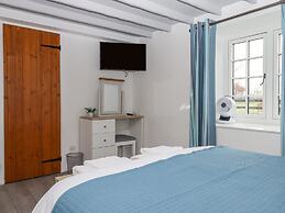 Strawberry Bank - Pipistrelle