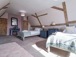 South Grange House - Sleep 16