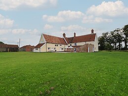 South Grange House - Sleep 16