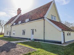 South Grange House - Sleep 16