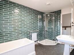 South Grange House - Sleep 16