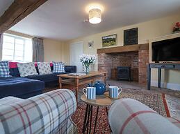 South Grange House - Sleep 16