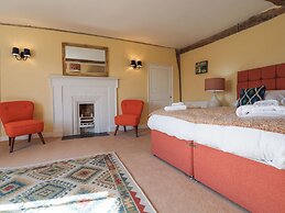 South Grange House - Sleep 16