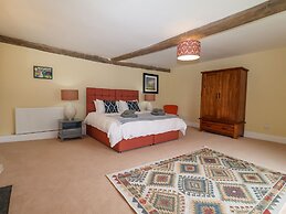 South Grange House - Sleep 16