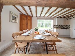 South Grange House - Sleep 16