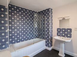 South Grange House - Sleep 16