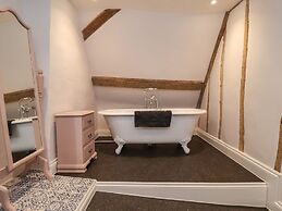 South Grange House - Sleep 16