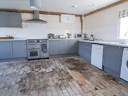 South Grange House - Sleep 16