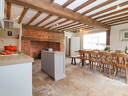 South Grange House - Sleep 16