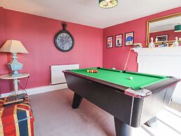 South Grange House - Sleep 16