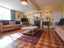 South Grange House - Sleep 16