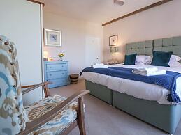 South Grange House - Sleep 16