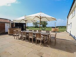 South Grange House - Sleep 16