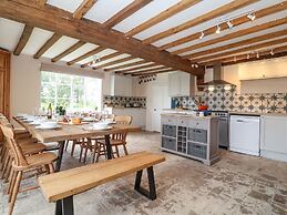 South Grange House - Sleep 16