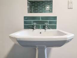 South Grange House - Sleep 16