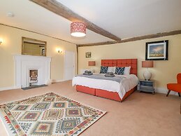 South Grange House - Sleep 16