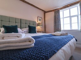 South Grange House - Sleep 16