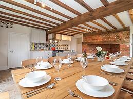 South Grange House - Sleep 16