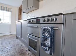 South Grange House - Sleep 16