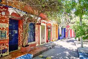 Stylish House With Beautiful Galleries In Gethsemane With Jacuzzi