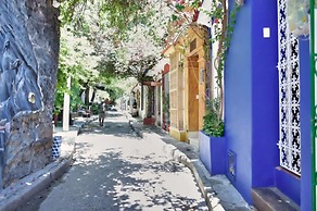 Stylish House With Beautiful Galleries In Gethsemane With Jacuzzi