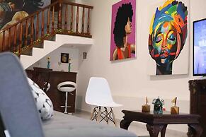 Stylish House With Beautiful Galleries In Gethsemane With Jacuzzi