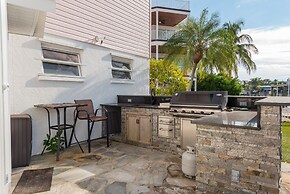 232 South Harbor Upstairs 3 Bedroom Apts by RedAwning