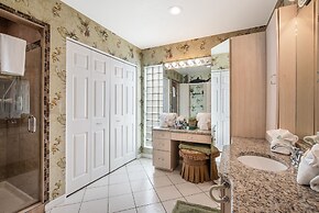 232 South Harbor Upstairs 3 Bedroom Apts by RedAwning