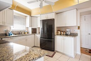 232 South Harbor Upstairs 3 Bedroom Apts by RedAwning