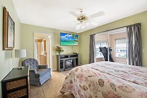 232 South Harbor Upstairs 3 Bedroom Apts by RedAwning