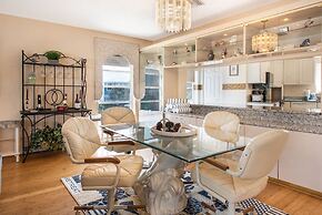 232 South Harbor Upstairs 3 Bedroom Apts by RedAwning