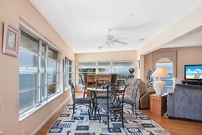 232 South Harbor Upstairs 3 Bedroom Apts by RedAwning