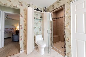 232 South Harbor Upstairs 3 Bedroom Apts by RedAwning