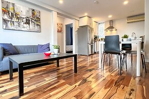 Hip Townhome With Garage Dt Mtl