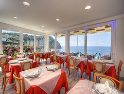 Room in B&B - Ischia, 1 Relaxing Doubles With sea View Hotel Imperamar