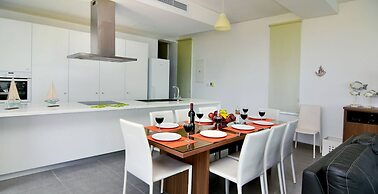 Blue - Beach Front Spectacular Villa Sleeps 10