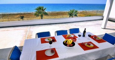 Blue - Beach Front Spectacular Villa Sleeps 10