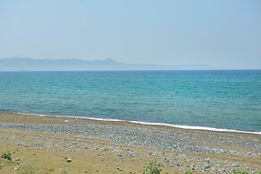 Blue - Beach Front Spectacular Villa Sleeps 10