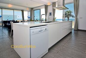 Blue - Beach Front Spectacular Villa Sleeps 10