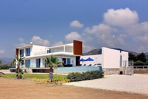 Blue - Beach Front Spectacular Villa Sleeps 10